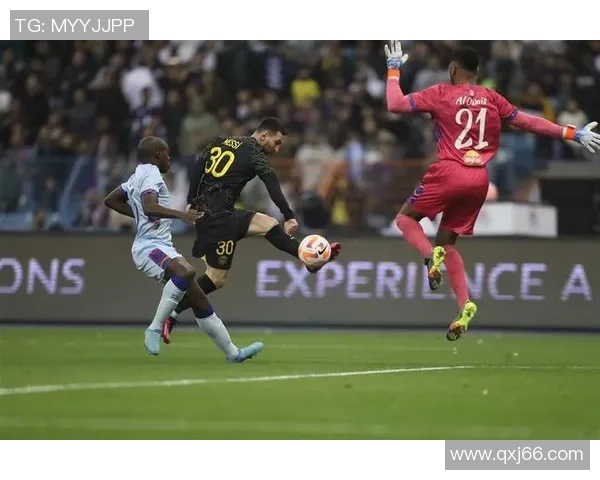 中超精彩对决巴黎圣日耳曼逆转热刺补时绝杀引发全场狂欢